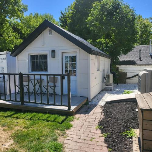 Lake Erie Condo with private Beach & Deck
