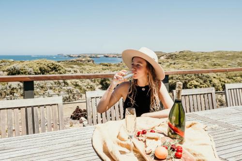 Gallery image of Sunsets on Martyrs Coastal Luxury Beach House Peterborough in Peterborough