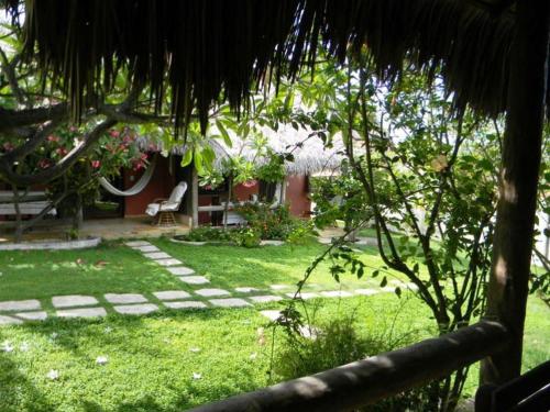 Un jardín fuera de Pousada Vale do Luar