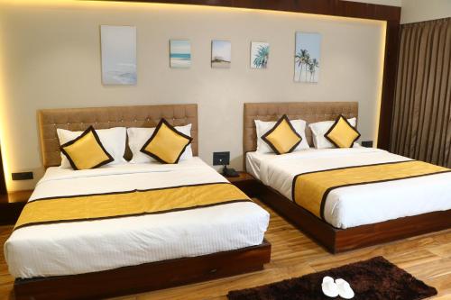 Postel nebo postele na pokoji v ubytování Hotel Rudra Royals
