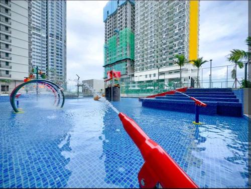 Piscina de la sau aproape de Mykey Bali A-20-09 Melaka City