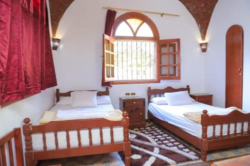 Postel nebo postele na pokoji v ubytování Luxor Villa Hatshepsut