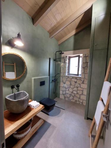 Gallery image of Elaiopetra Kefalonia - Stonehouse Hideaway with pool - Modern Luxury with Serene Sea and Mountain Views in Metaxáta
