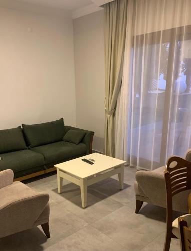 a living room with a couch and a coffee table at Orya Aparts in Gümbet
