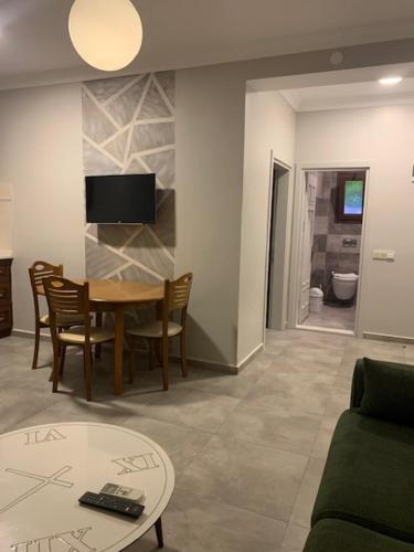 a living room with a table and a couch at Orya Aparts in Gümbet
