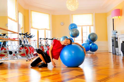 Fitness centrum a/nebo fitness zařízení v ubytování Hôtel Des Trois Couronnes & Spa - The Leading Hotels of the World