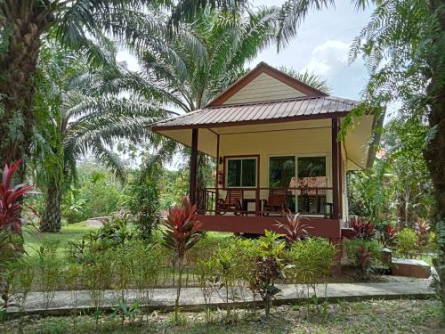 En have udenfor Khao Sok Palm Garden Resort