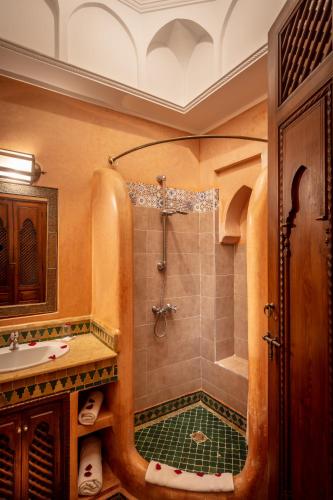 Un baño de Riad & Spa Bahia Salam