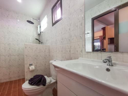 Koupelna v ubytování Harmony Naturist Resort Rawai Phuket 18yr minimum age only nudist nake d FKK