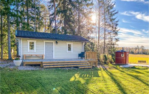 a small white house with a porch in a yard at 3 Bedroom Cozy Home In Morgongåva in Morgongåva