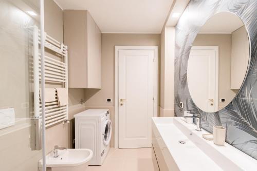 a bathroom with a sink and a mirror at Ariston & Casinò - Appartamento con Giardino e Garage in Sanremo