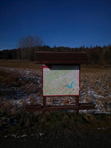 a sign sitting in the middle of a field at Chata Zuzka pod Babou horou in Oravská Polhora