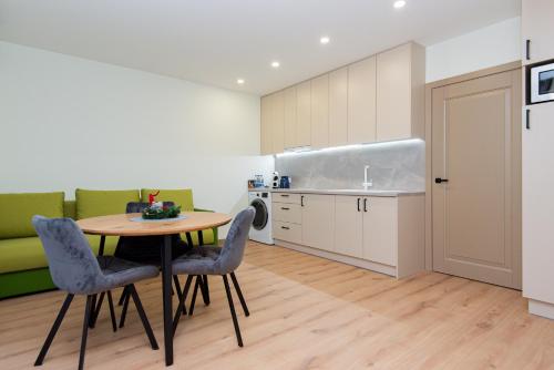 Kuchyň nebo kuchyňský kout v ubytování Palanga Apart 5