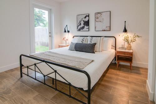 a bedroom with a bed in a room at Private Cottage - KING Beds, Brand New, Near Beach, Golfing, Shopping & Restaurants in Lake Worth