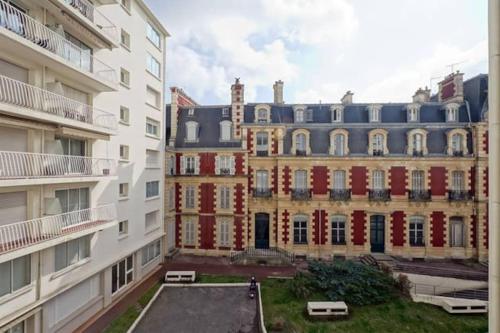 a view of a large building in a city at Biarritz, hyper centre, 50M plages, wifi in Biarritz