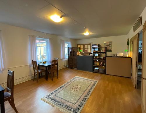 an empty living room with a table and chairs at Otel Vaabensted in Sakskøbing