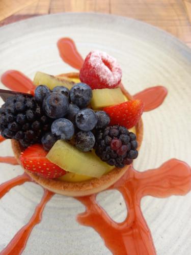 a plate topped with fruit on top of a dessert at Sea Horse in Lido di Camaiore