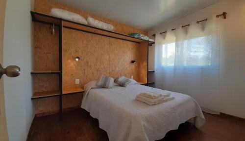 Ένα ή περισσότερα κρεβάτια σε δωμάτιο στο ALMA VERDE BUNGALOWS
