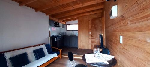 A kitchen or kitchenette at Cabaña en Los Romeros Con Con