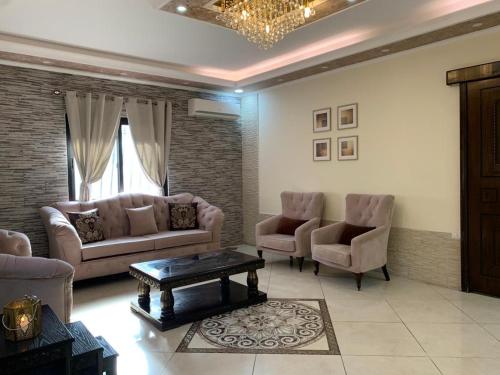 O zonă de relaxare la The Guesthouse South Lebanon - privacy & luxury