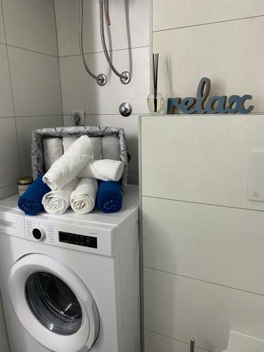 a washing machine with towels on top of it at Apartman Dedijer in Trebinje