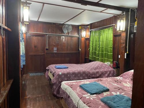 Postel nebo postele na pokoji v ubytování บ้านสวนวิวทุ่ง