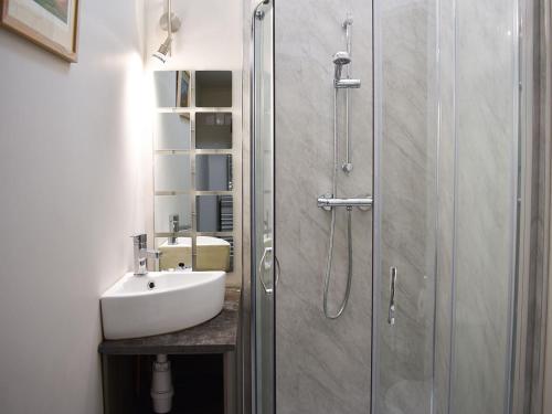 a bathroom with a shower with a sink and a shower at Inglewood Terrace in Penrith