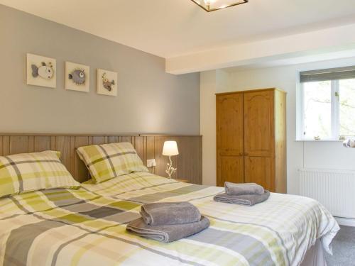 two beds in a bedroom with towels on them at The Loft in Holwell