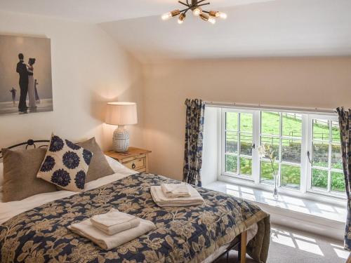 a bedroom with a bed and a window at Keldholme Cottage 1 - Uk10992 in Kirkbymoorside