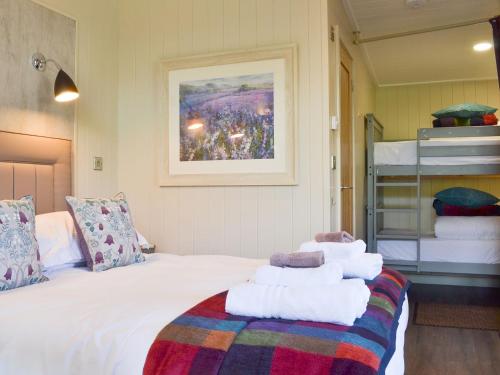 A bed or beds in a room at Curlew