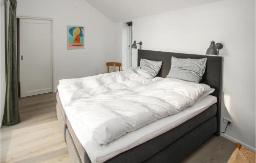 Postel nebo postele na pokoji v ubytování Gorgeous Home In Sams With House Sea View