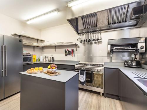 A cozinha ou cozinha compacta de The Scotch Arms Mews - Uk30910