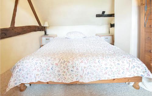 a bedroom with a bed with a floral bedspread at Awesome Home In St Pierre En Auge in Vieux-Pont-En-Auge
