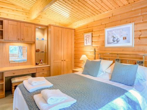 a bedroom with a bed in a wooden cabin at Cherry Lodge- Uk37608 in Legbourne