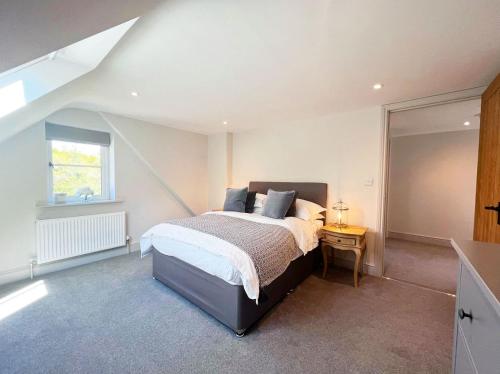 a bedroom with a large bed and a window at The Old Stables 2 - Uk35616 in West Winterslow
