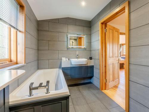 a bathroom with a tub and a sink at Bluebell Lodge-uk32958 in Molash