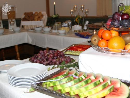 a buffet with fruits and vegetables on a table at Hotel Garni Melchendorf in Erfurt