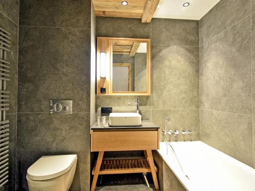 Charmant Triplex aux Allues avec Cheminée et Concierge - FR-1-613-80