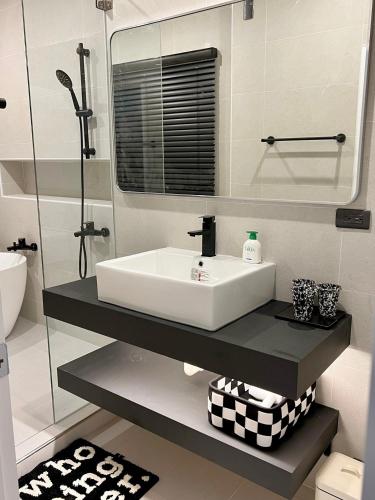 双層公寓 Duplex Apt.にあるバスルーム