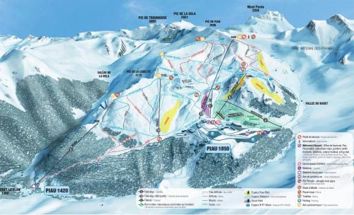a map of a ski resort with snow covered mountains at La ruelle des 2 vallées in Arreau