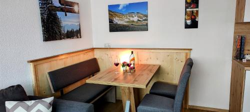 Posezení v ubytování Ferienwohnungen ARIKOGEL Bad Goisern