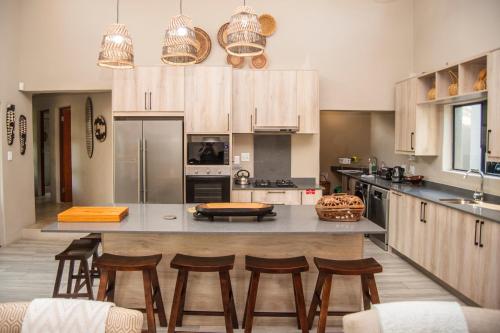 Η κουζίνα ή μικρή κουζίνα στο Sweni Lodge 91 Mjejane Kruger Park