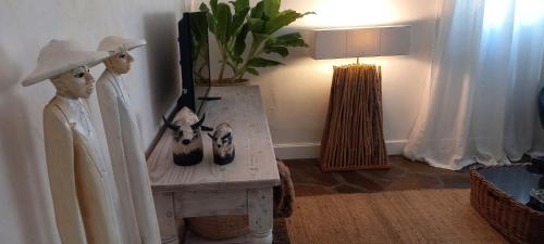 Φωτογραφία από το άλμπουμ του ENCHANTING SELF-CATERING VILLA with QUEEN BED AT BOKMAKIERIE VILLAS σε Windhoek