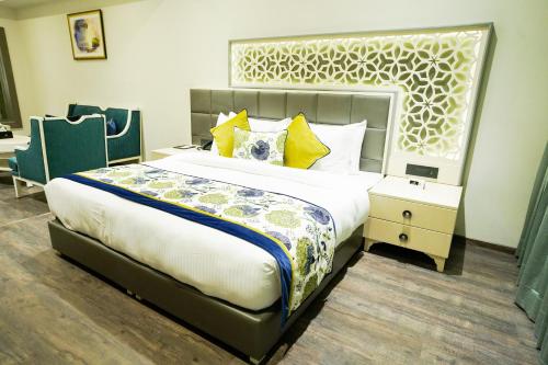 The Grand Nirvana Hotelにあるベッド