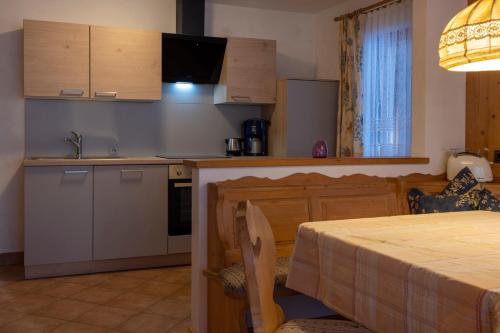 Una cocina o kitchenette en Gästehaus Strauss
