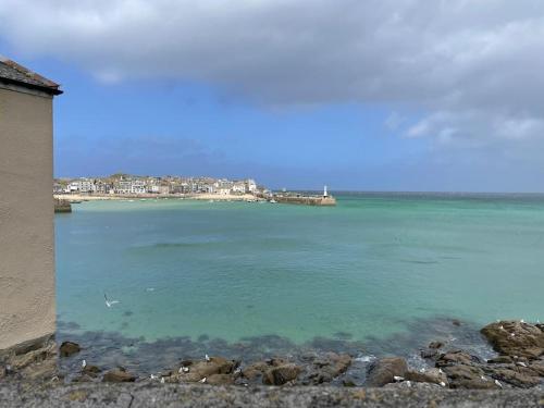 a large body of water with a town in the background at The Little Snug in St Ives in St Ives