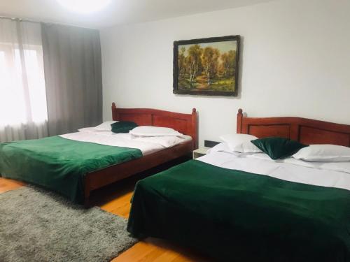 A bed or beds in a room at Apartament Sarco
