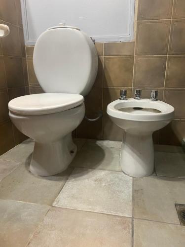 a bathroom with a toilet and a bidet at Sol de montaña in Ciudad Lujan de Cuyo