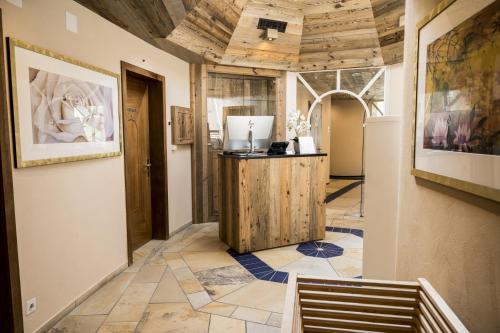 Kuchyň nebo kuchyňský kout v ubytování Waldhotel & SPA Davos - for body & soul