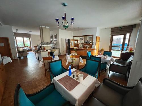 a restaurant with tables and chairs in a room at Hotel Prinz in Munich